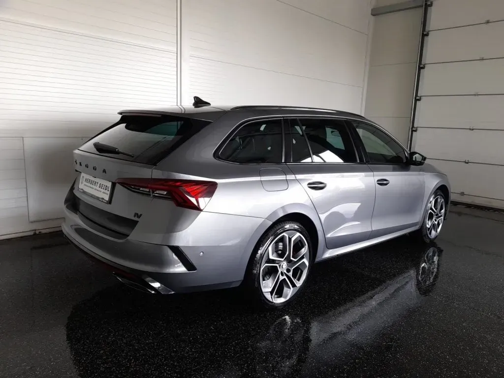 Skoda Octavia 2023 photo 2