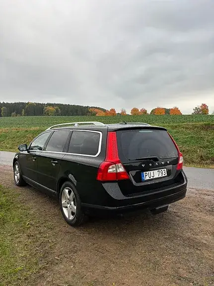 Volvo V70 2011 photo 2