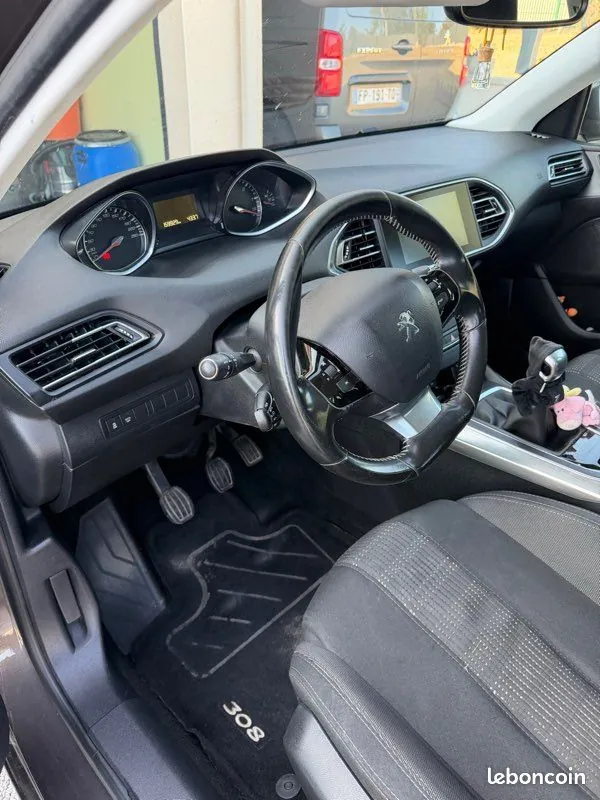 Peugeot 308 2015 photo 3