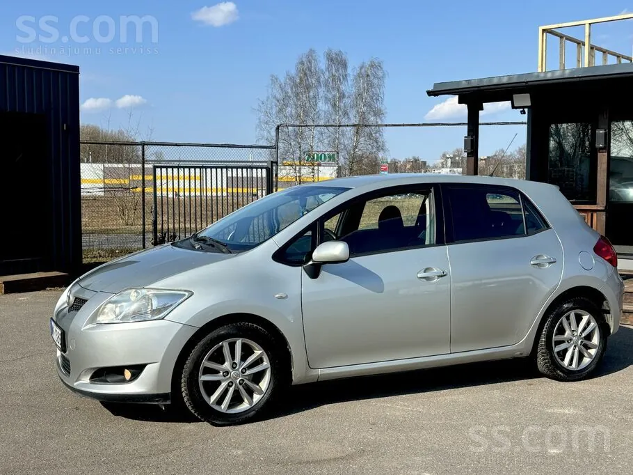 Toyota Auris 2008 photo 2