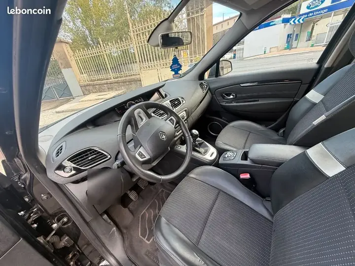 Renault Scenic 2012 photo 3
