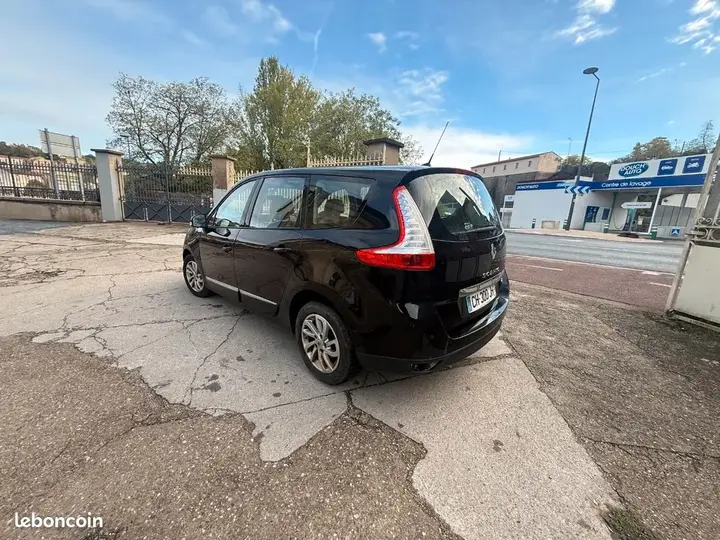 Renault Scenic 2012 photo 2