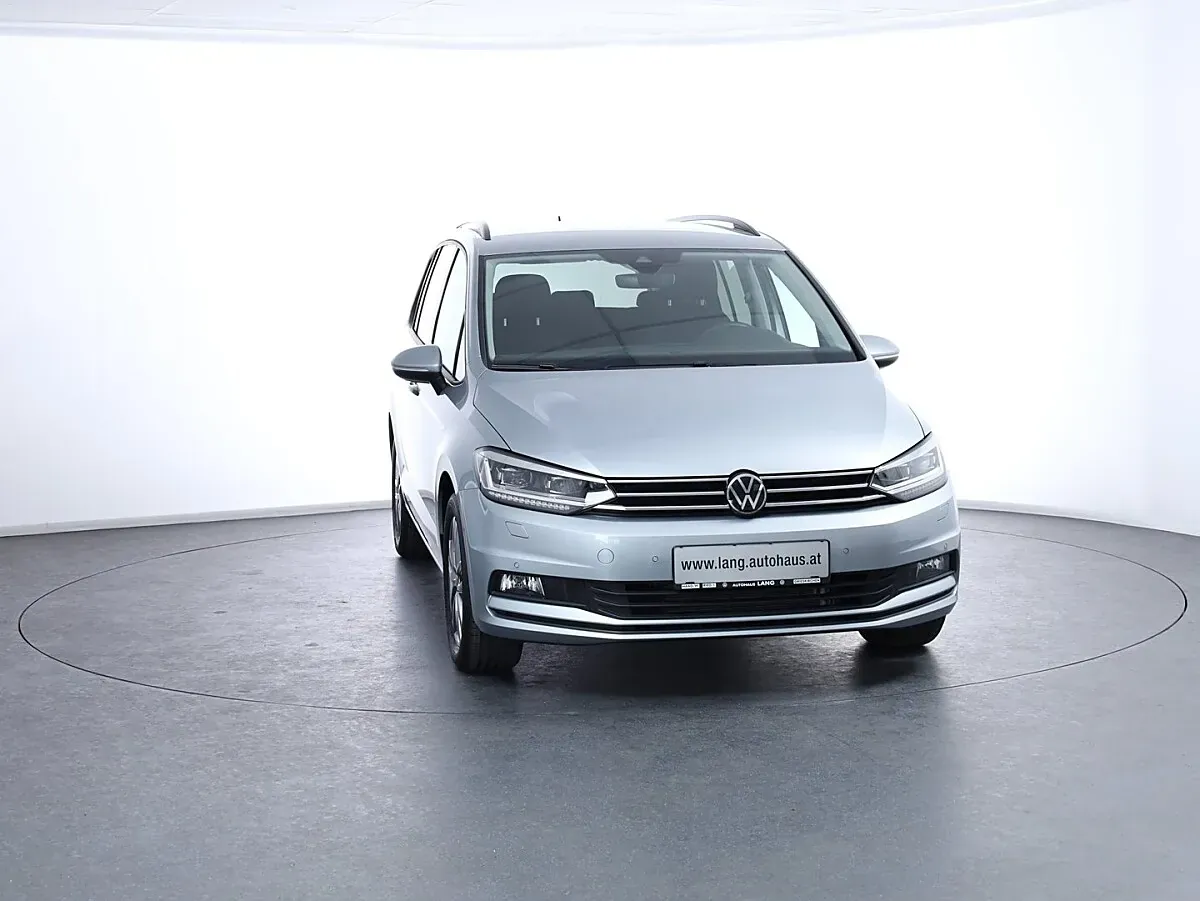 Volkswagen Touran 2026 photo 2
