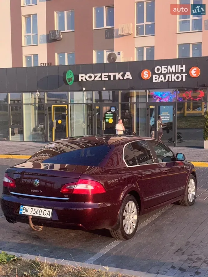 Skoda Superb 2011 photo 4