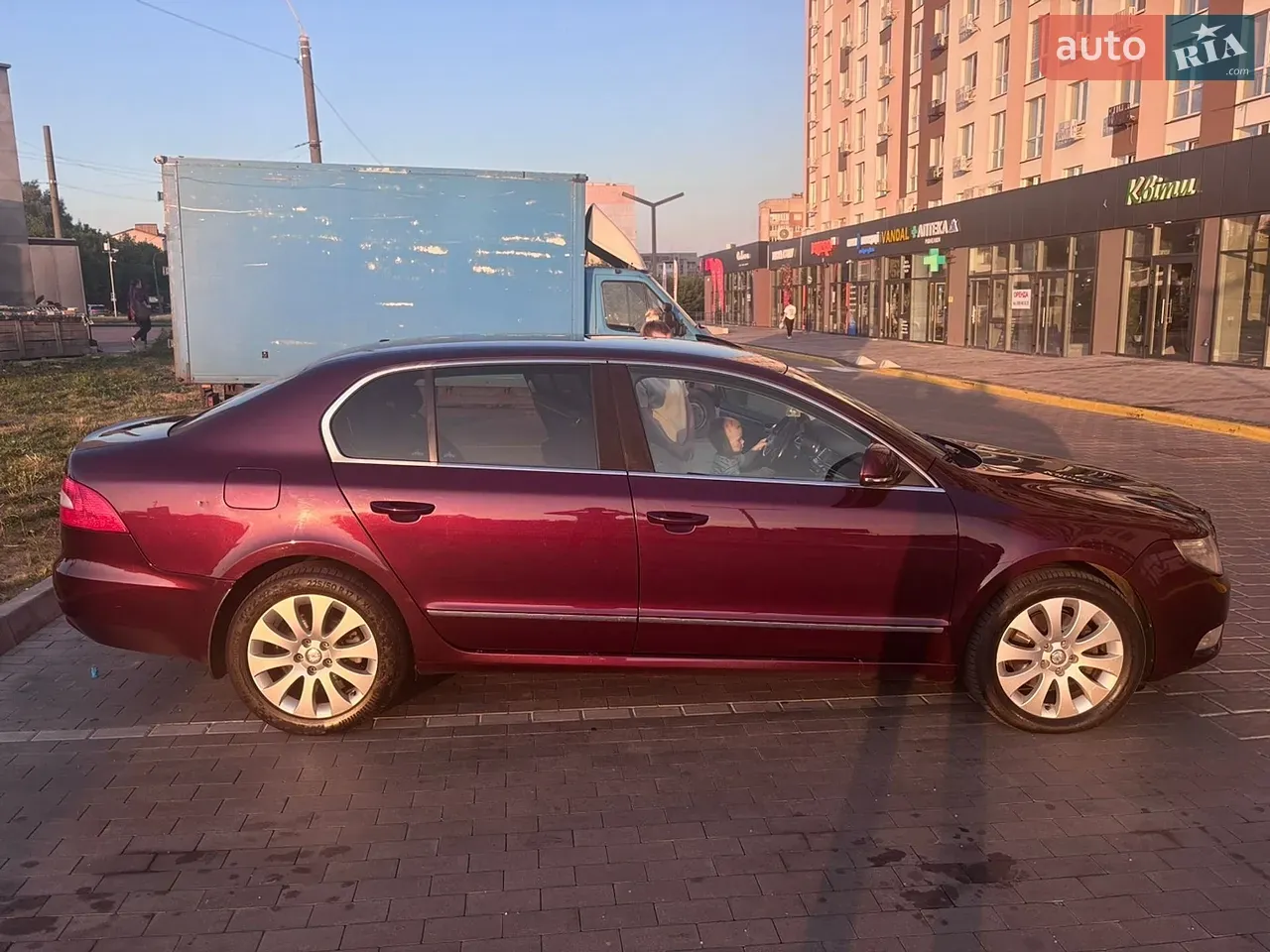 Skoda Superb 2011 photo 3