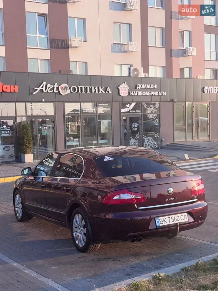Skoda Superb 2011 photo 5