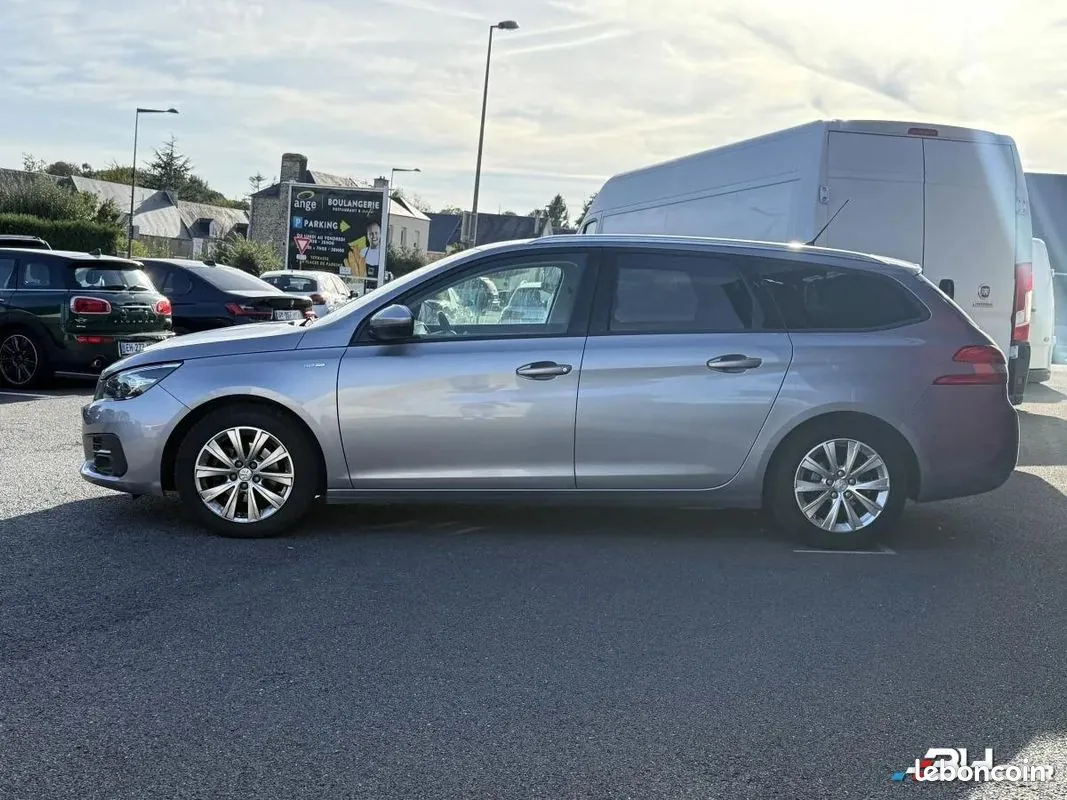 Peugeot 308 2019 photo 4