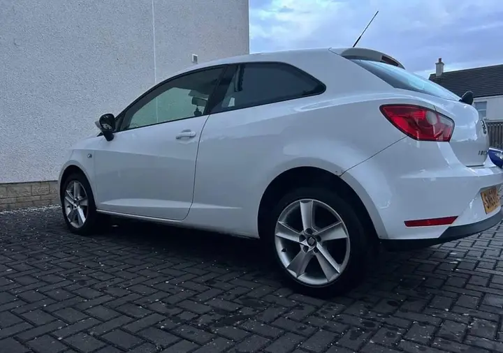 Seat Ibiza 2014 photo 2
