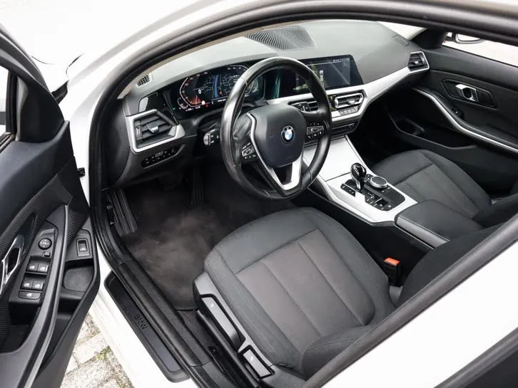 BMW 3 Series 2021 photo 3