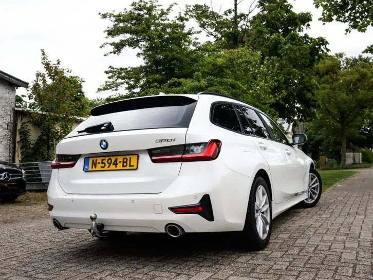 BMW 3 Series 2021 photo 2
