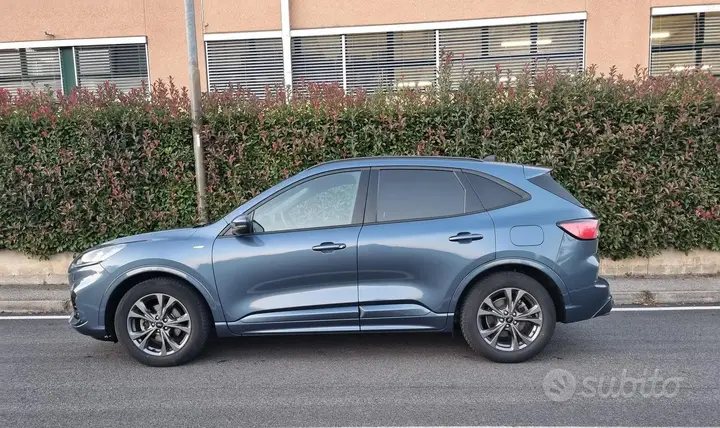 Ford Kuga 2022 photo 2