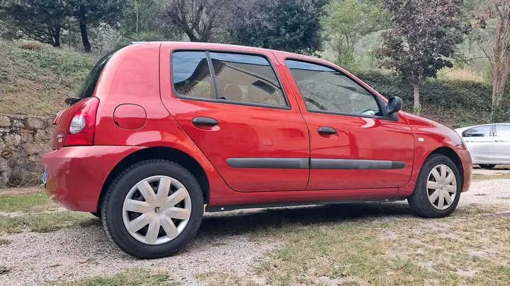 Renault Clio 2007 photo 2
