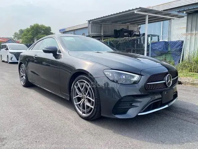 Mercedes-Benz E200