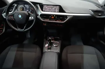 BMW 1 Series 2021 photo 3