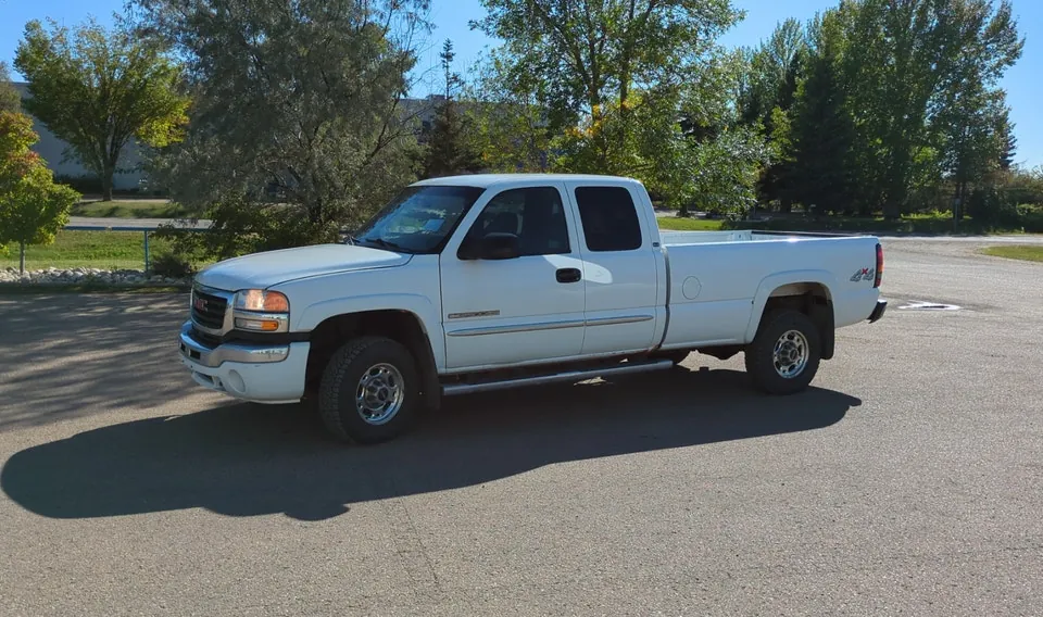 GMC Sierra 2500Hd 2005 photo 2