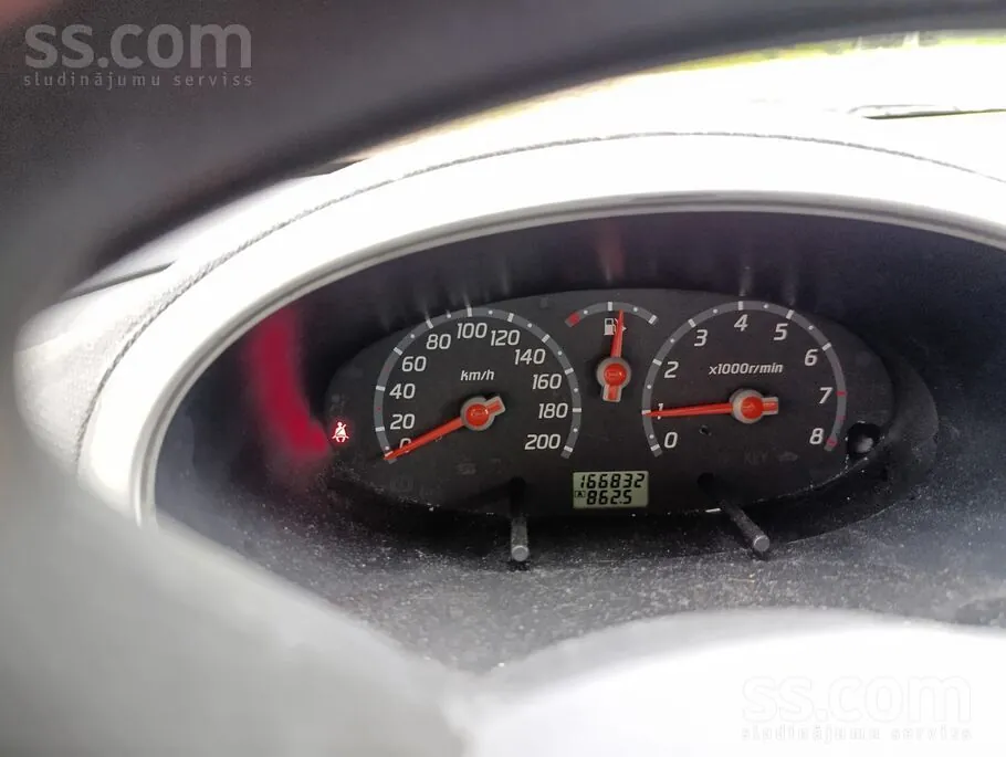 Nissan Micra 2004 photo 5