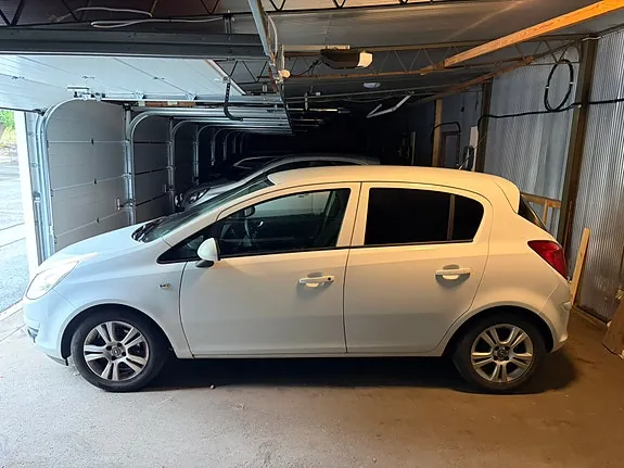 Opel Corsa 2011 photo 2
