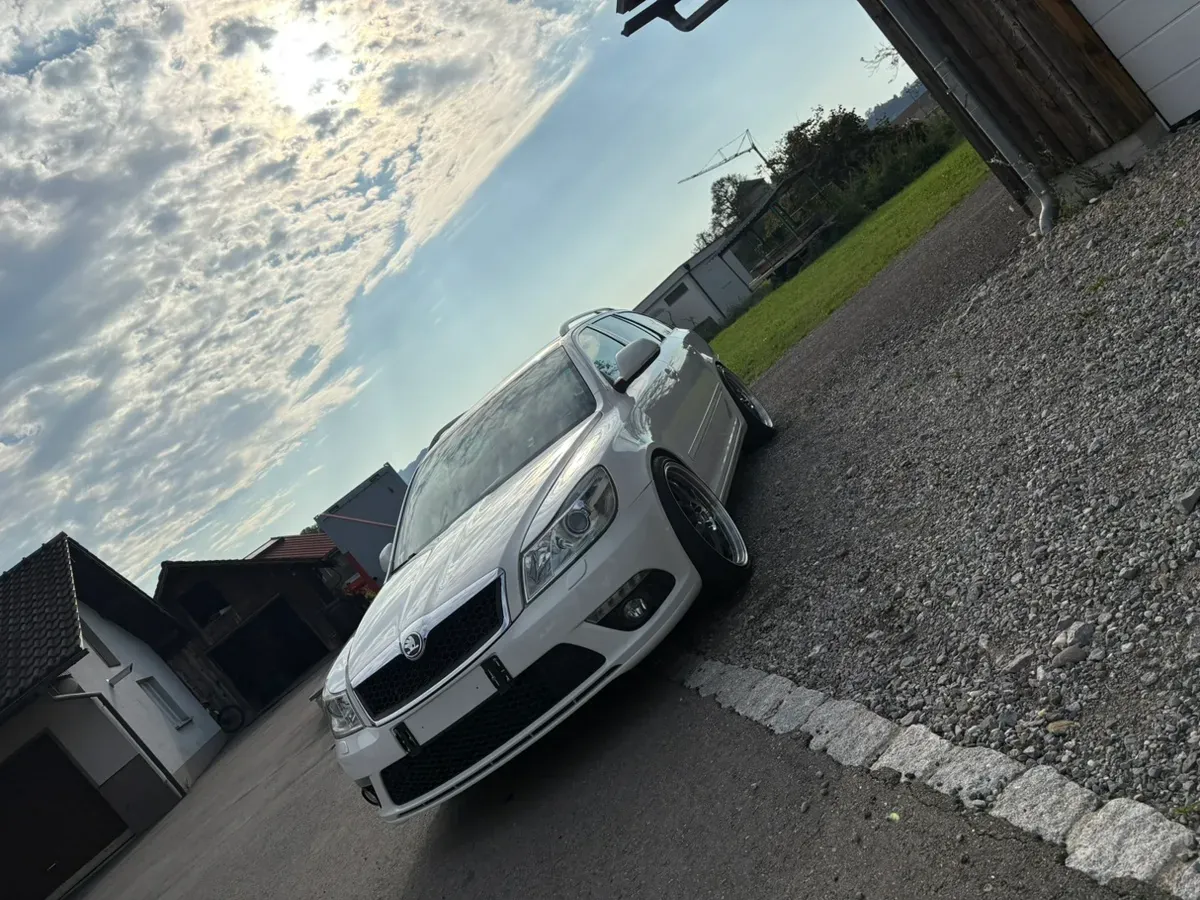 Skoda Octavia 2009 photo 2