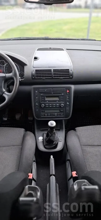 Seat Alhambra 2009 photo 4