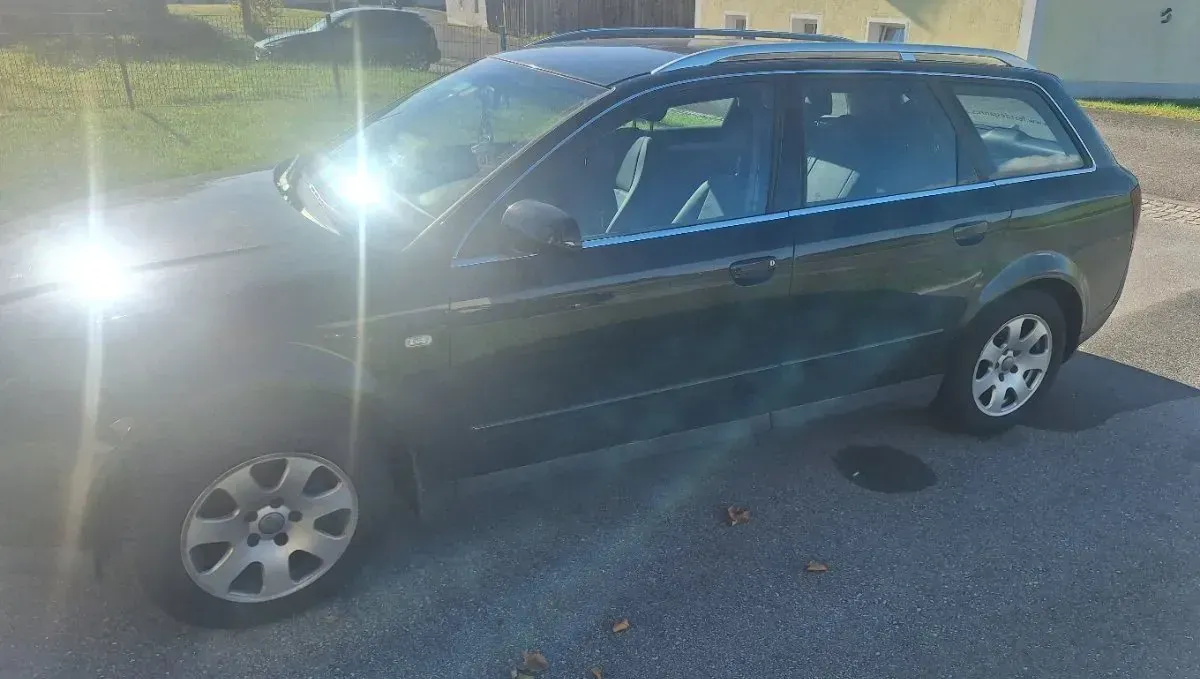 Audi A4 2004 photo 2