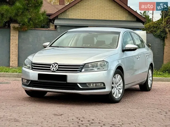 Volkswagen Passat 2011 photo 5