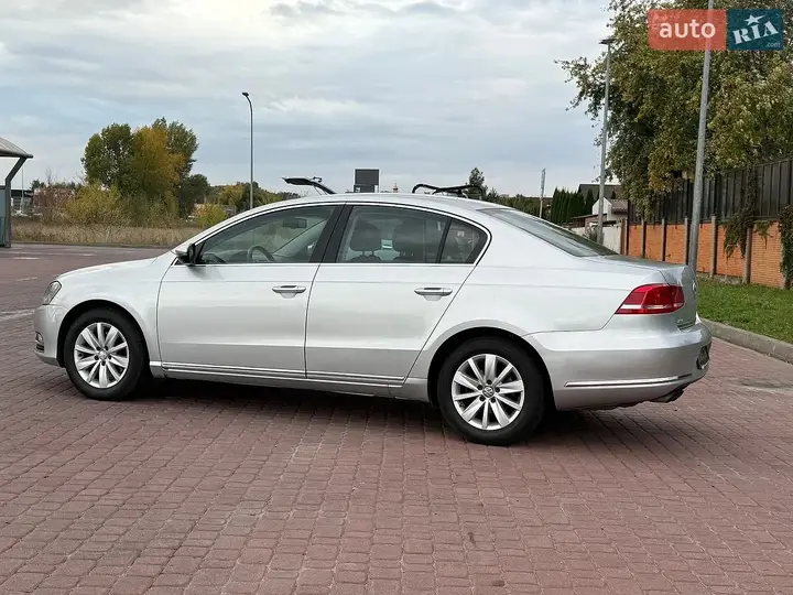 Volkswagen Passat 2011 photo 4