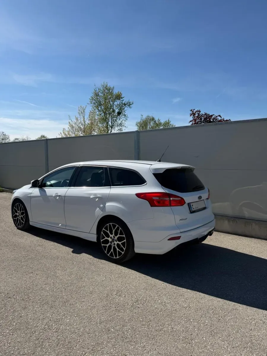 Ford Focus 2015 photo 2