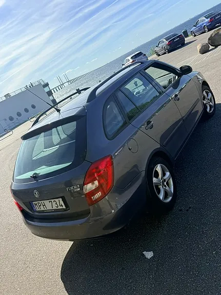Skoda Fabia 2011 photo 3