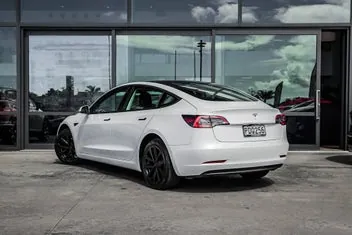 Tesla Model 3 2022 photo 4