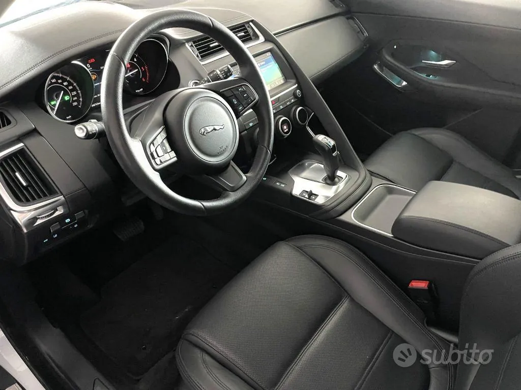Jaguar E-Pace 2019 photo 2