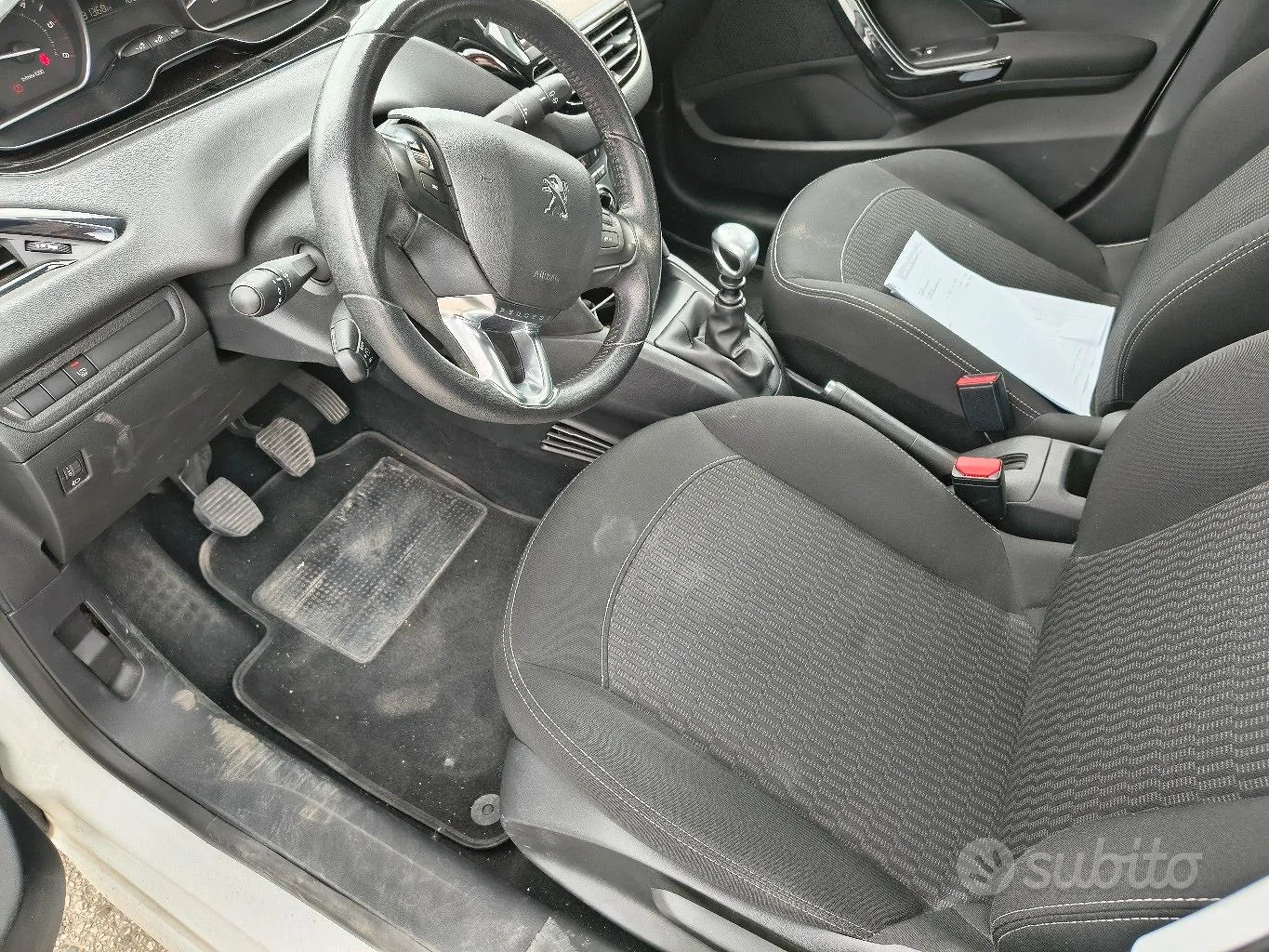 Peugeot 208 2018 photo 3
