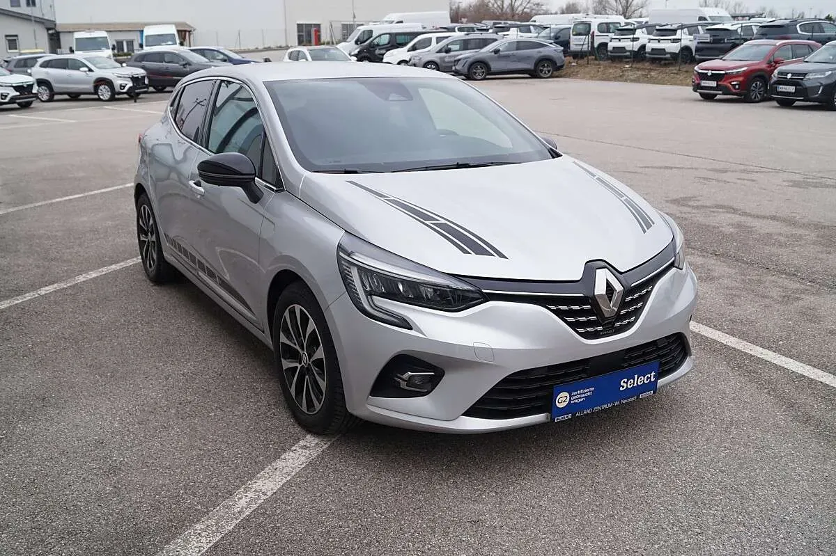 Renault Clio 2023 photo 2