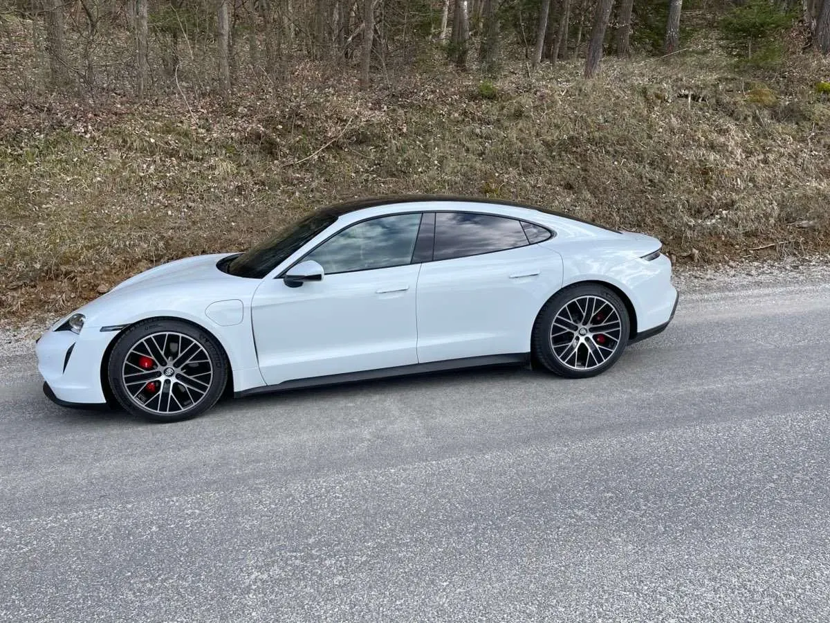 Porsche Taycan 2020 photo 2