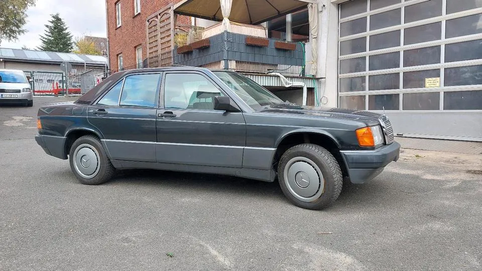 Mercedes-Benz 190D