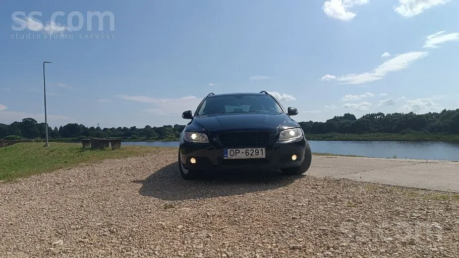 Volvo V70 2010 photo 2