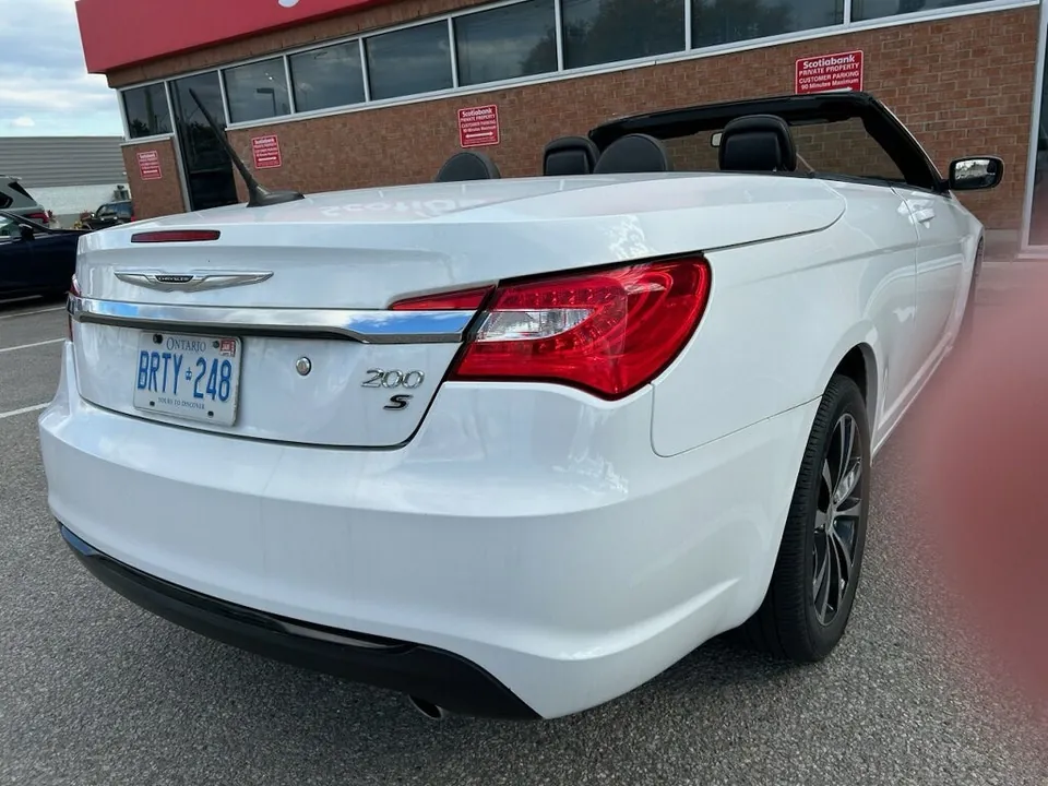 Chrysler 200 2012 photo 2