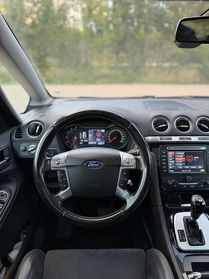 Ford S-Max 2013 photo 2
