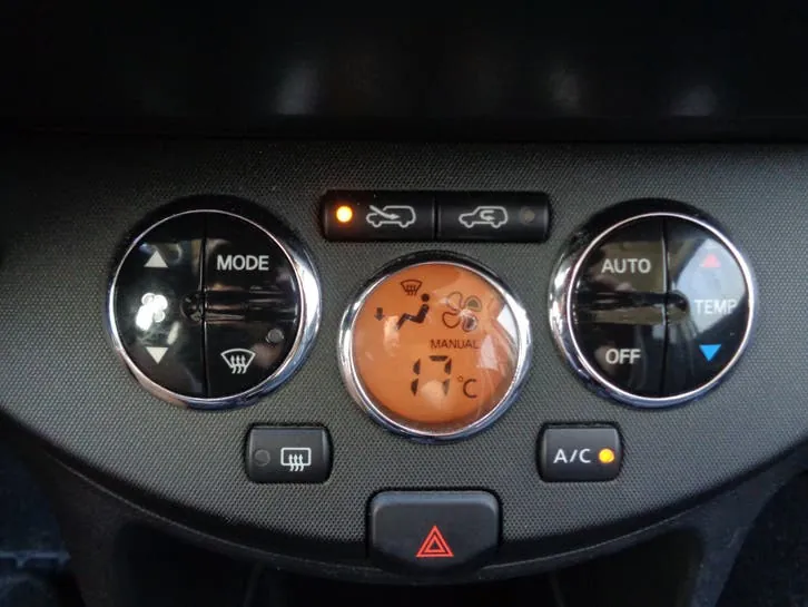 Nissan Note 2007 photo 3
