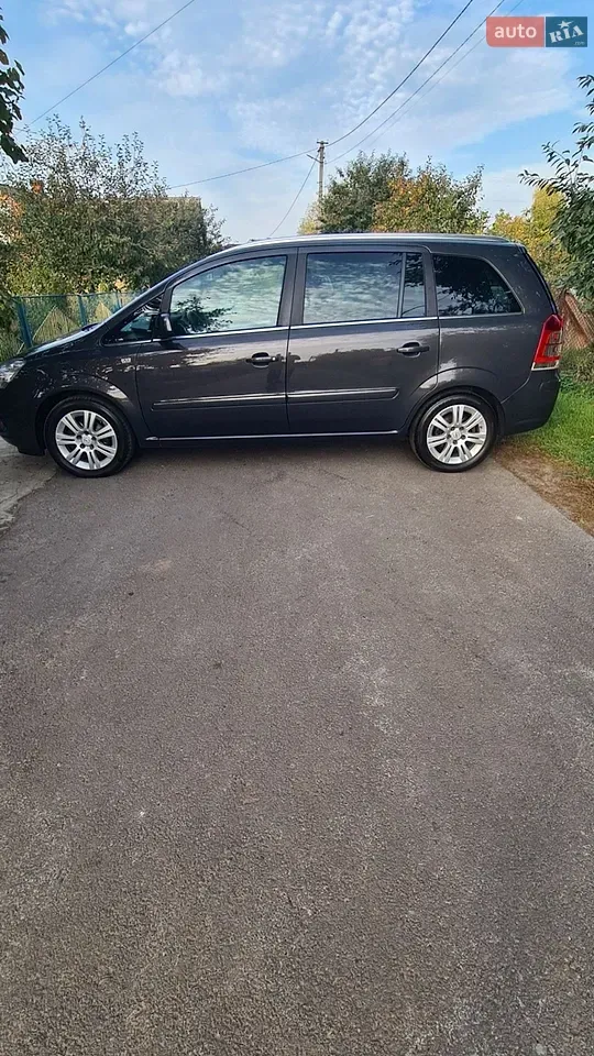 Opel Zafira 2013 photo 2
