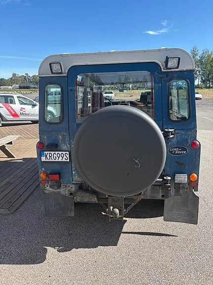 Land Rover Defender 110 1986 photo 5