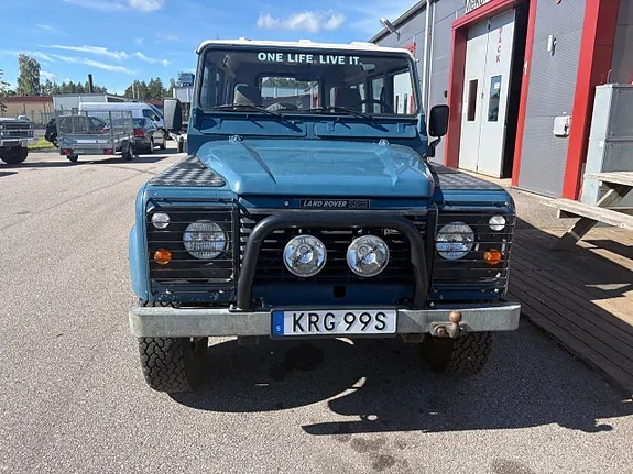 Land Rover Defender 110 1986 photo 4