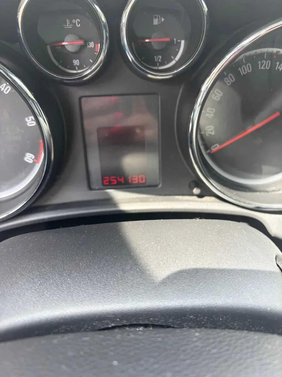 Opel Astra 2011 photo 3