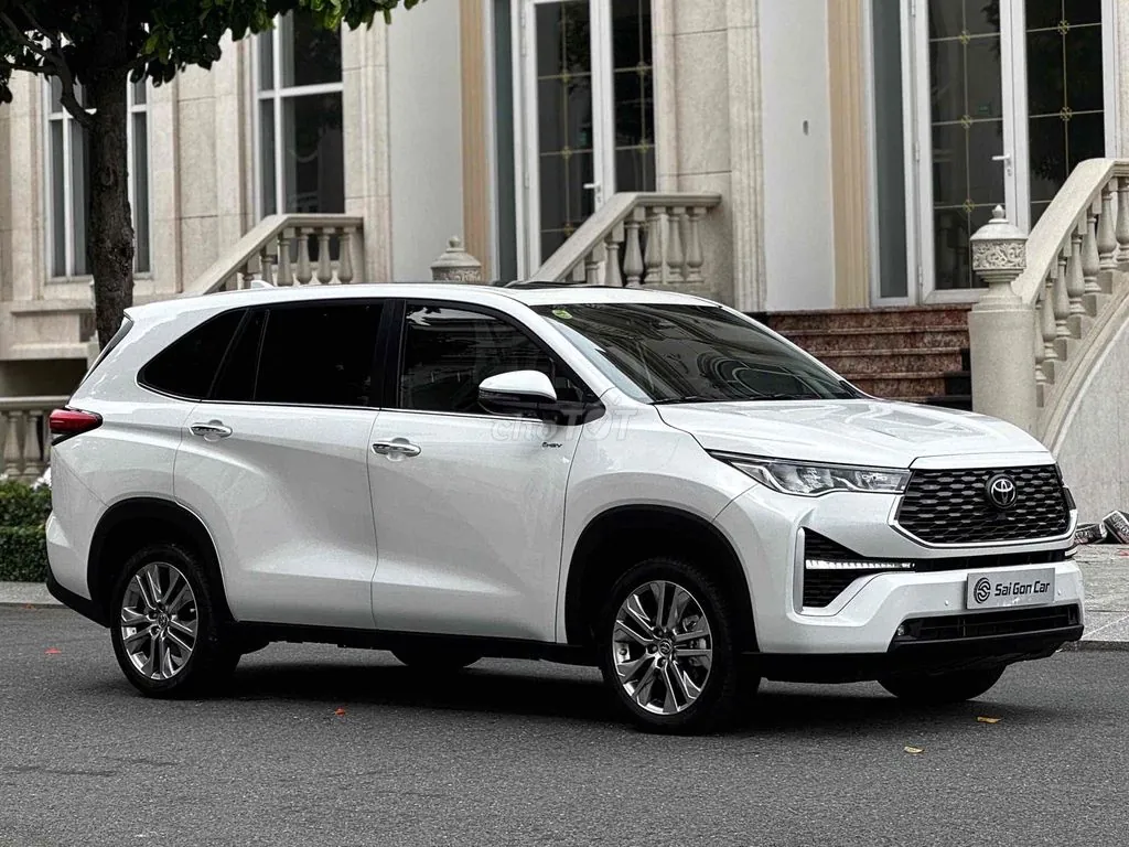 Toyota Innova Cross
