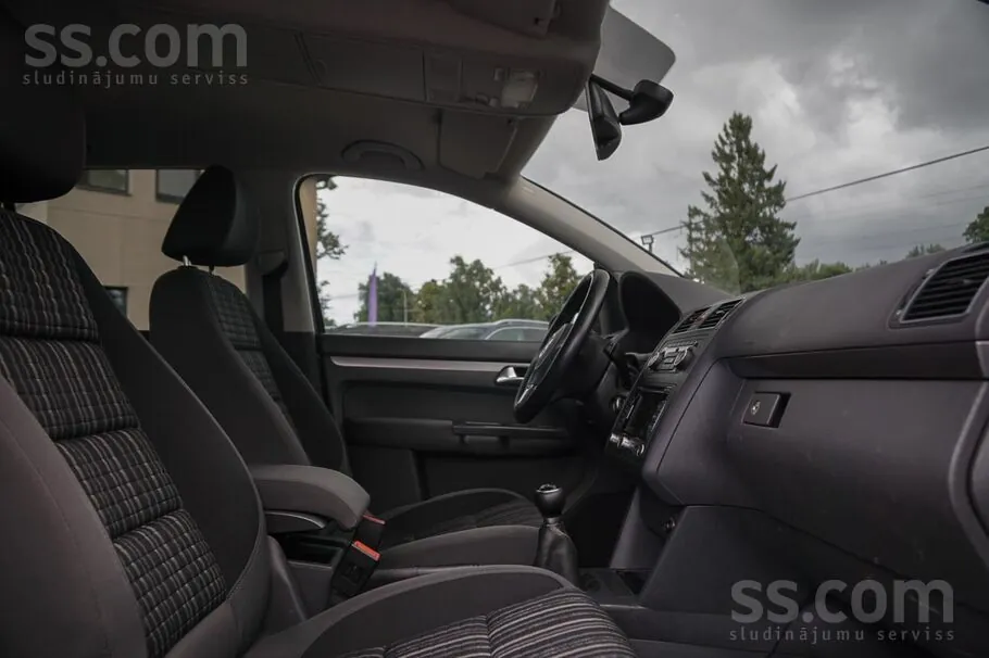 Volkswagen Touran 2011 photo 5