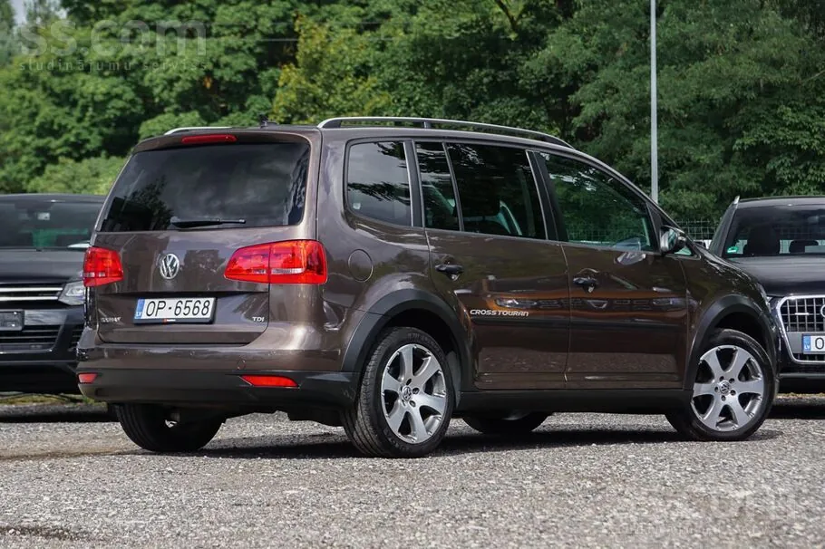 Volkswagen Touran 2011 photo 4