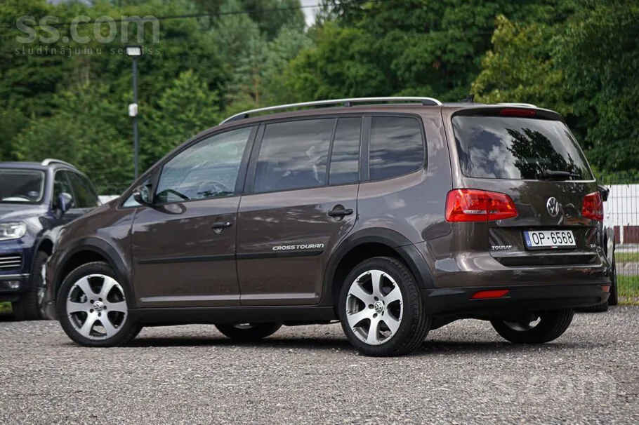 Volkswagen Touran 2011 photo 3
