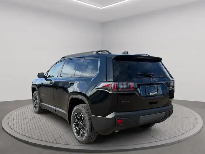 Jeep Cherokee 2026 photo 4