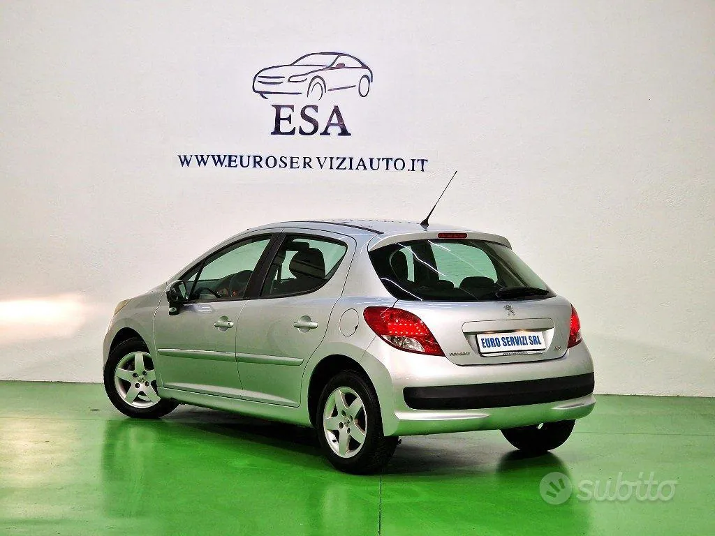 Peugeot 207 2012 photo 4