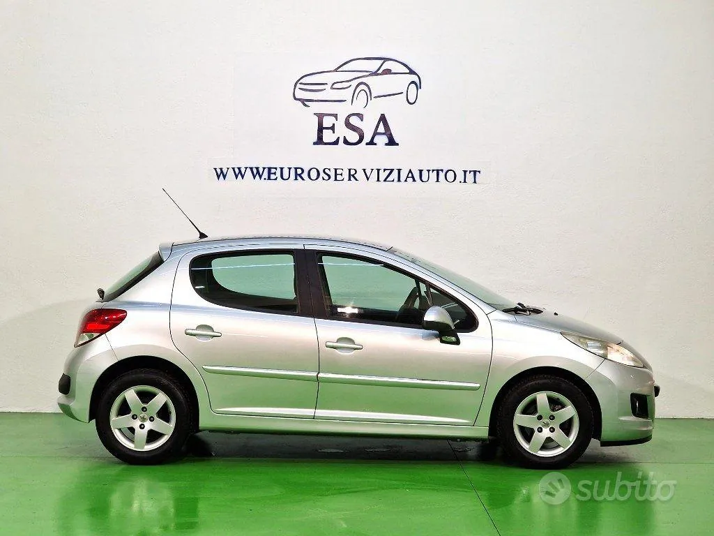 Peugeot 207 2012 photo 3