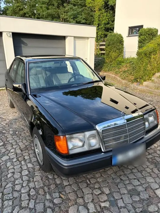 Mercedes-Benz W124